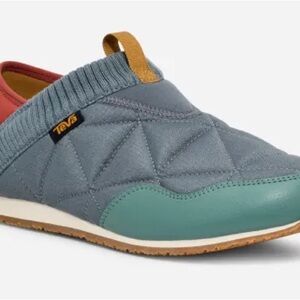 TEVA REEMEMBER SHOES NWOT